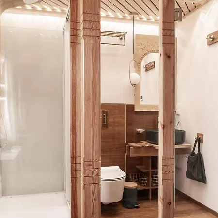 Bed and breakfast Milimani - Stuletnia, Folk & Butique, Adults Only