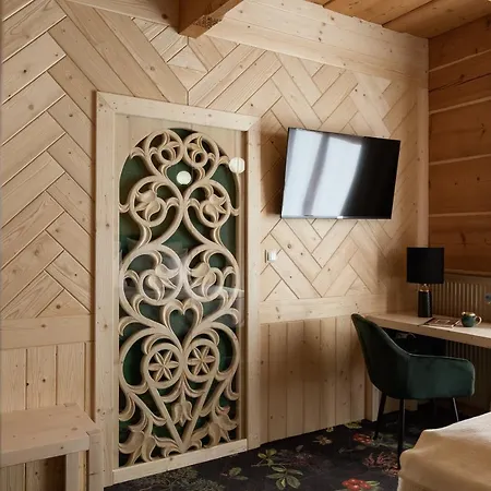 Milimani - Stuletnia, Folk & Butique, Adults Only